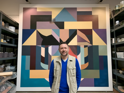 Comment interviewer un artiste en résidence pour publier une vidéo qui capte émotion et récit (préparation, format, autorisations)