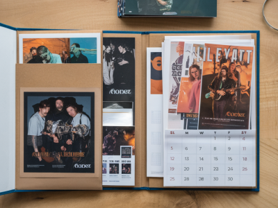 Comment préparer un dossier presse pour une tournée de cinq dates en bar : fichiers, visuels et calendrier d'envoi